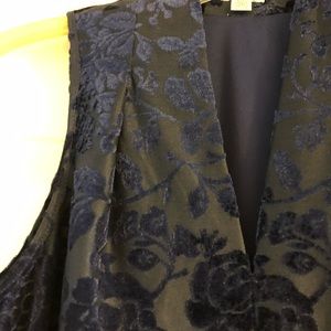 LAST CHANCE Floral V-neck velvet swing top pleats side slits